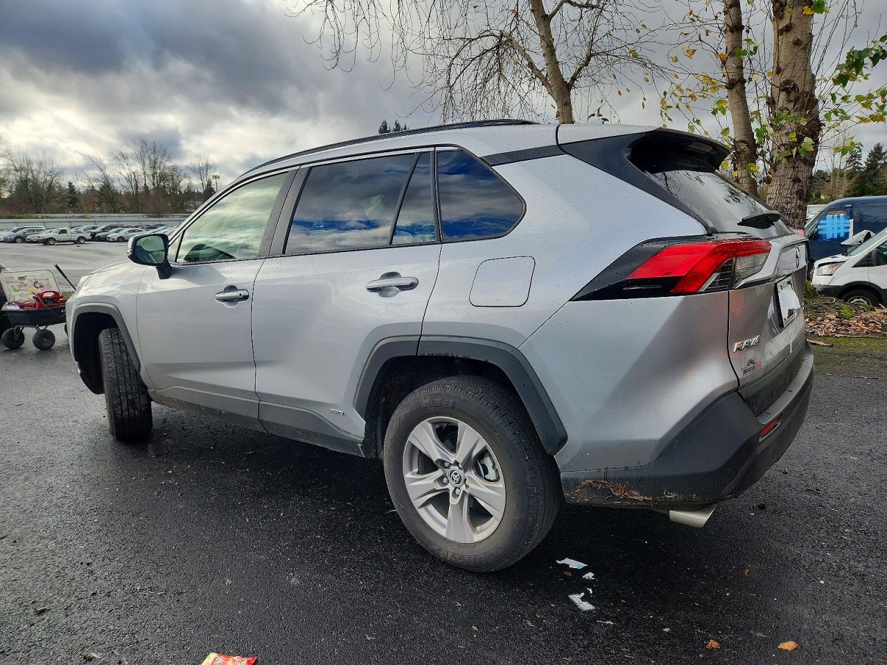 2025 TOYOTA RAV4 XLE photo 2