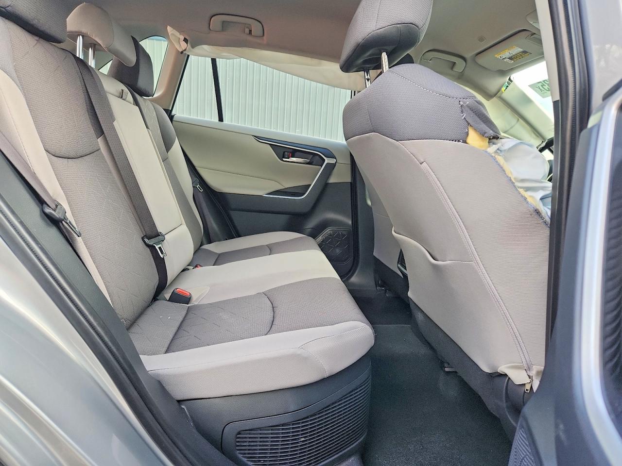 2025 TOYOTA RAV4 XLE photo 11
