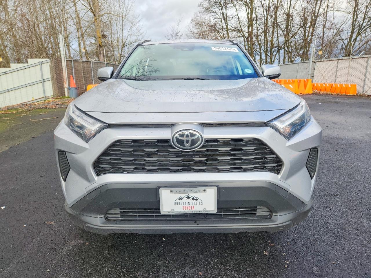 2025 TOYOTA RAV4 XLE photo 5