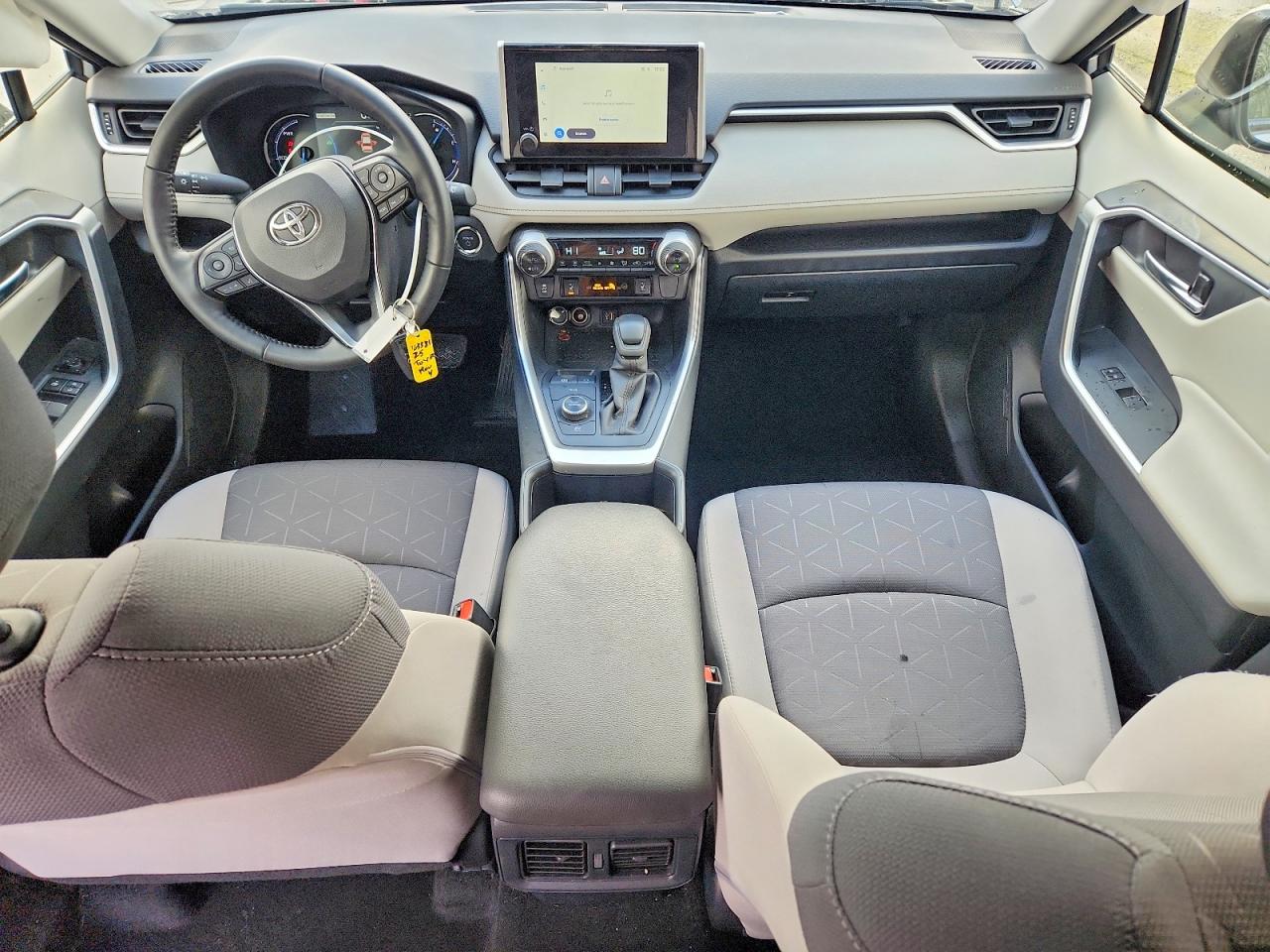 2025 TOYOTA RAV4 XLE photo 8
