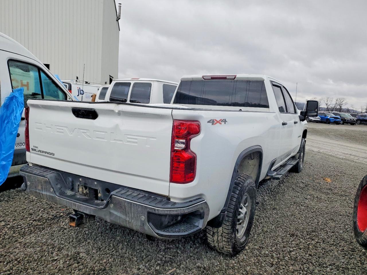 2024 CHEVROLET SILVERADO K2500 HEAVY DUTY photo 3