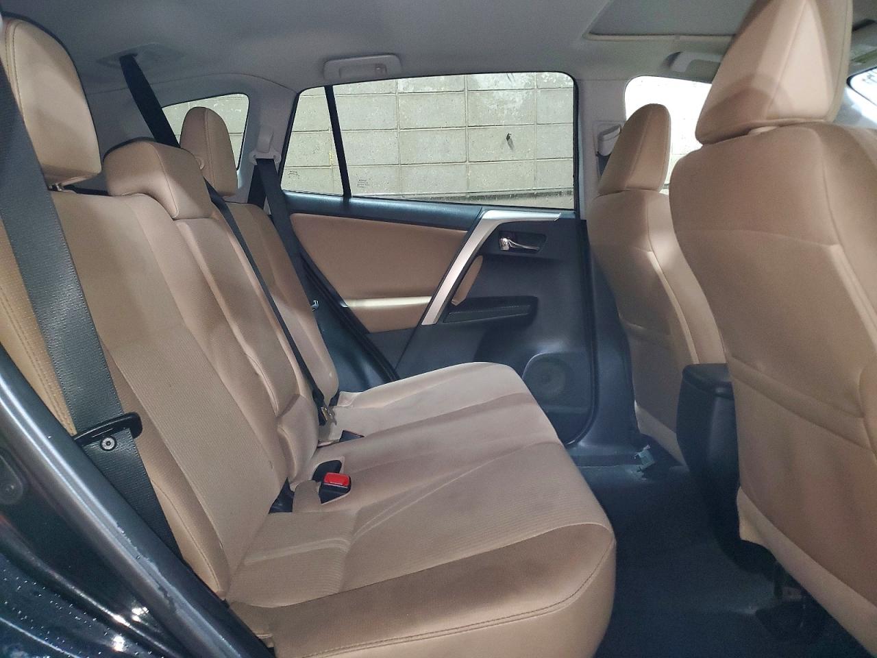 2015 TOYOTA RAV4 XLE photo 11