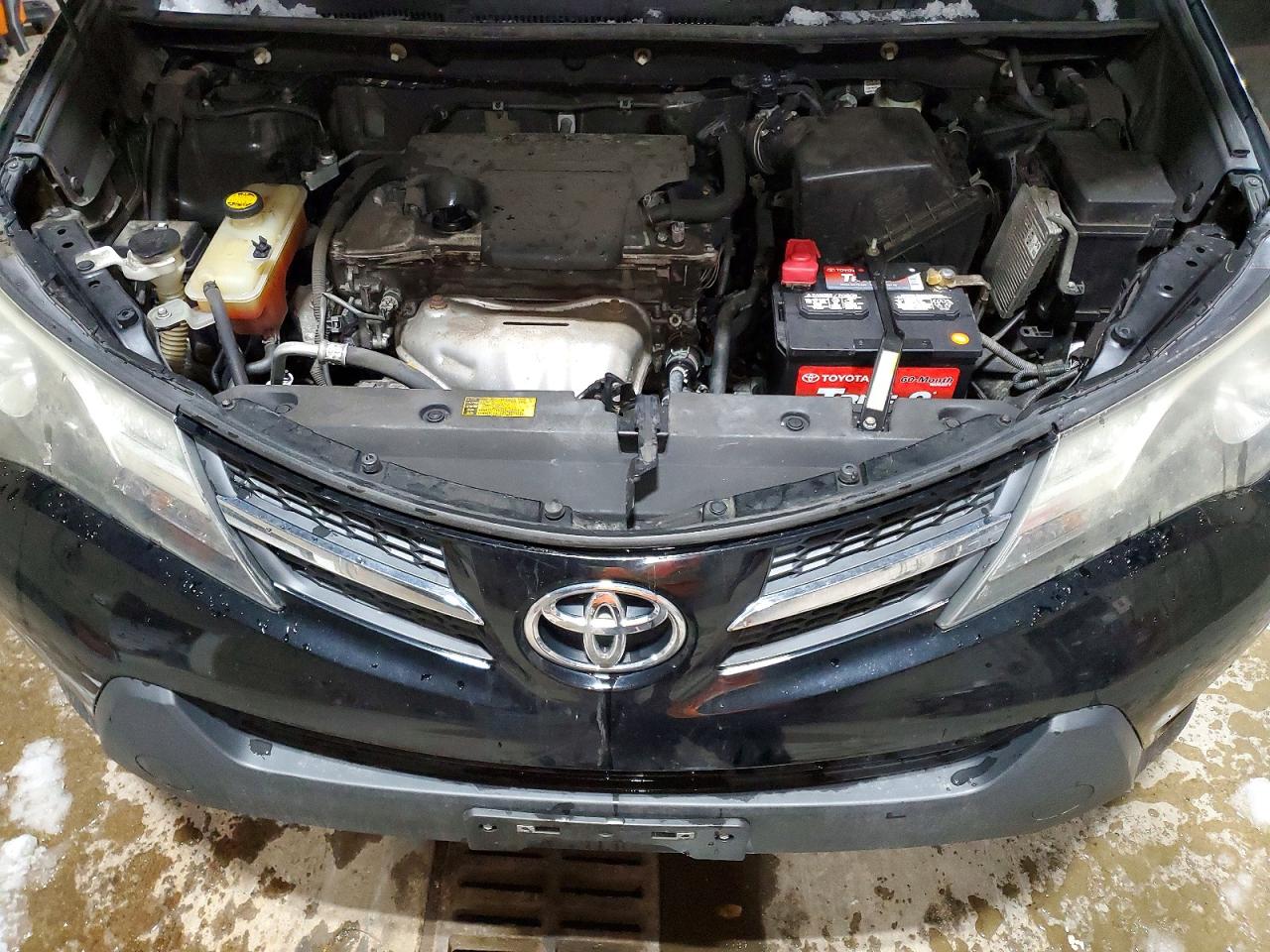 2015 TOYOTA RAV4 XLE photo 12