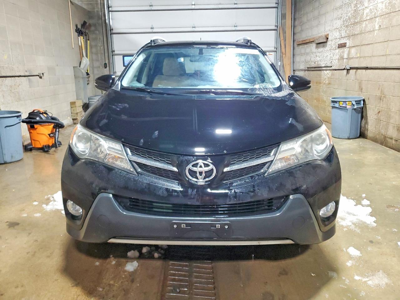 2015 TOYOTA RAV4 XLE photo 5