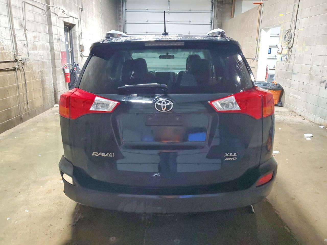 2015 TOYOTA RAV4 XLE photo 6