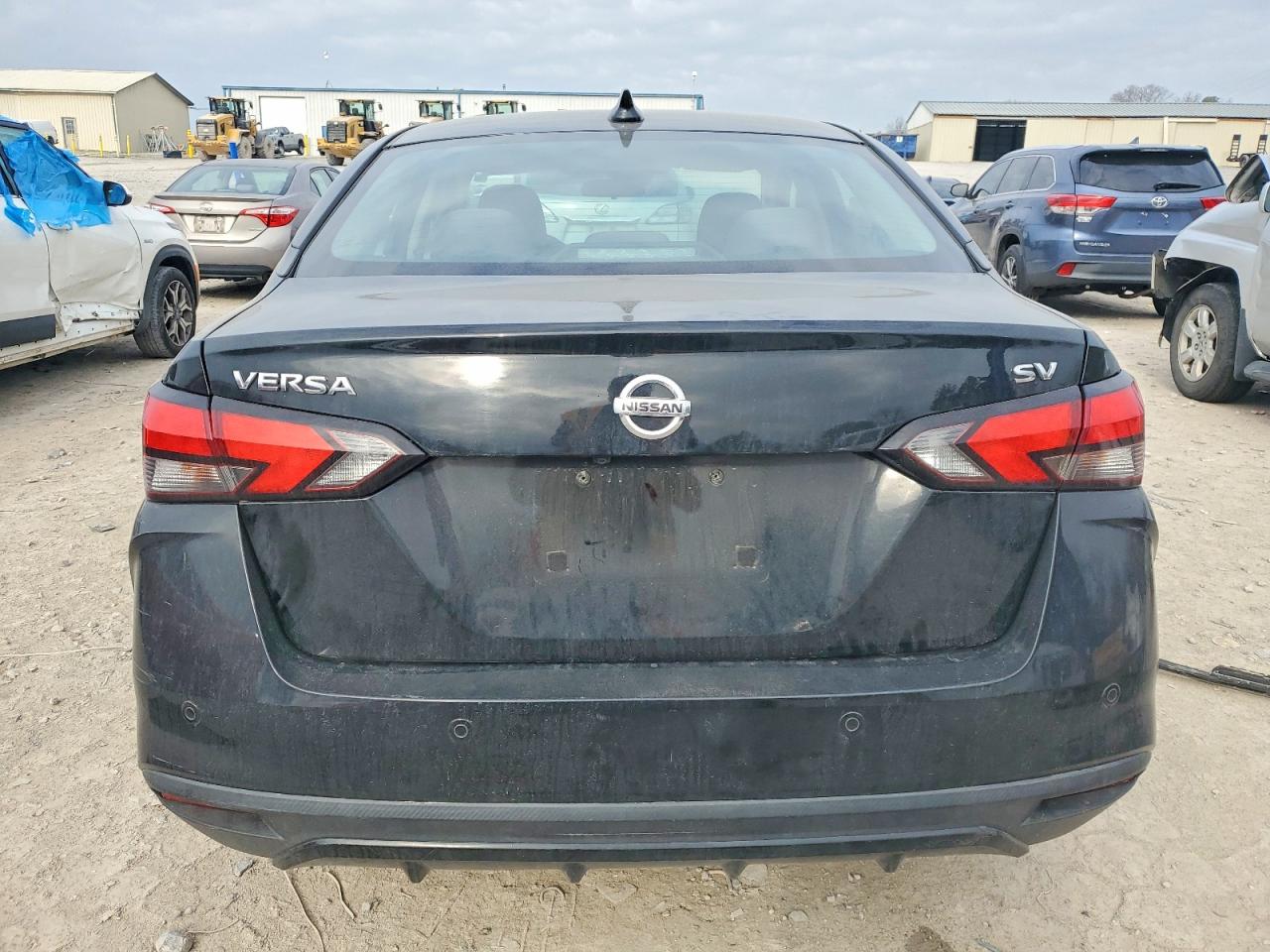 2021 NISSAN VERSA SV photo 6