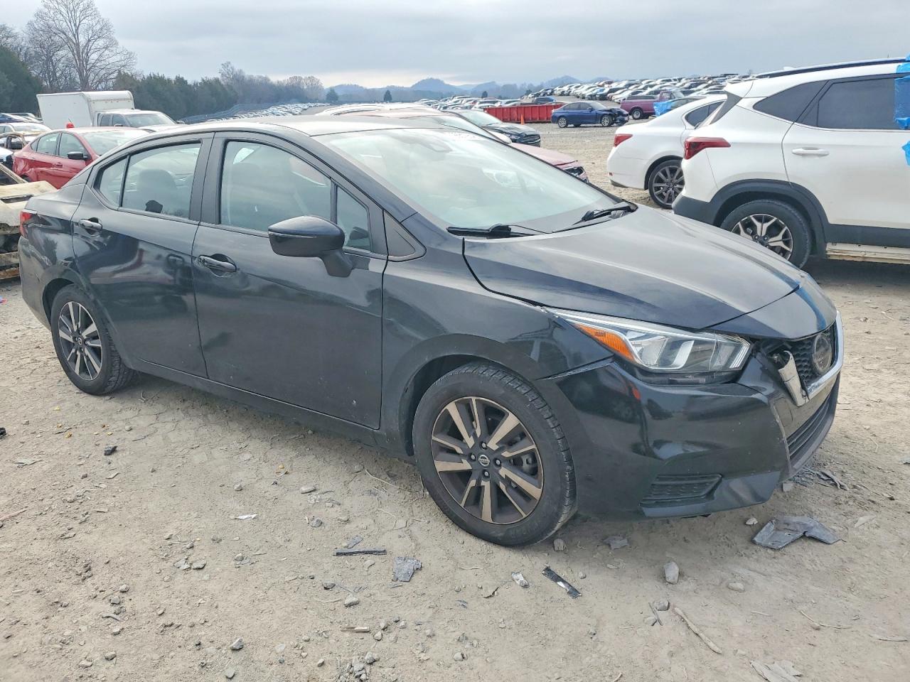 2021 NISSAN VERSA SV photo 4