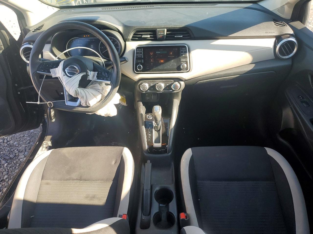 2021 NISSAN VERSA SV photo 8