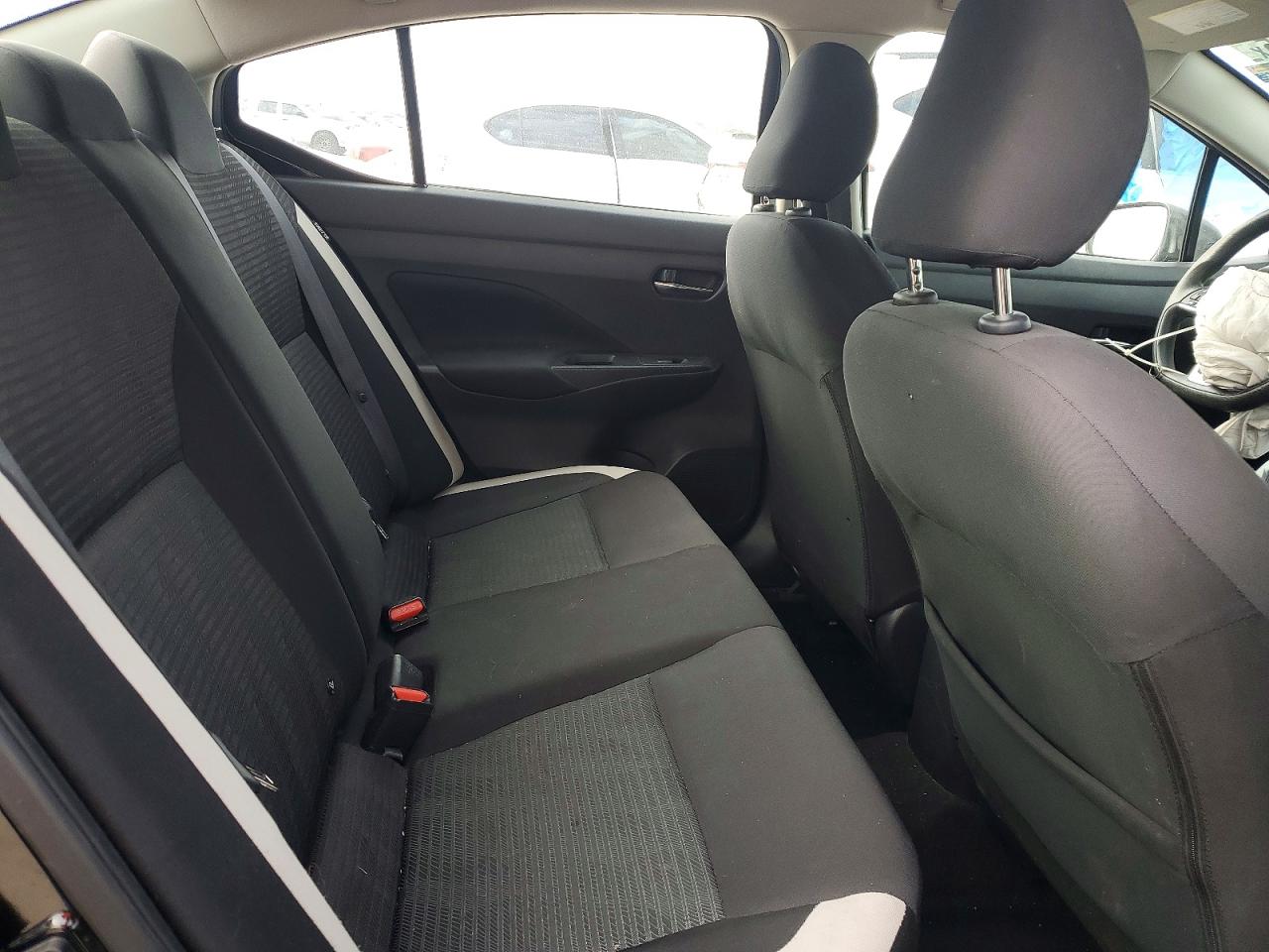 2021 NISSAN VERSA SV photo 10