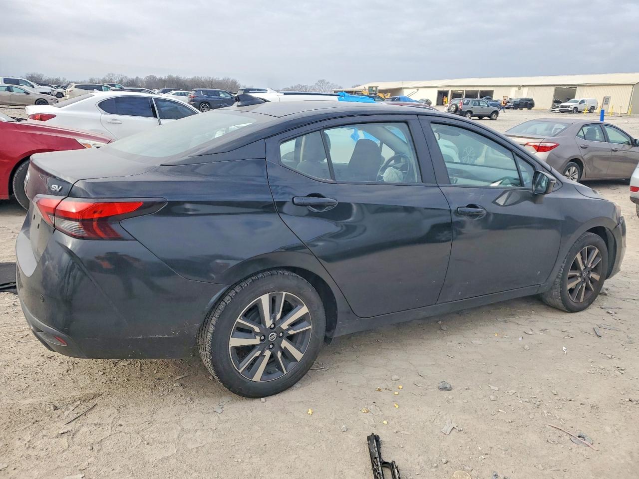 2021 NISSAN VERSA SV photo 3