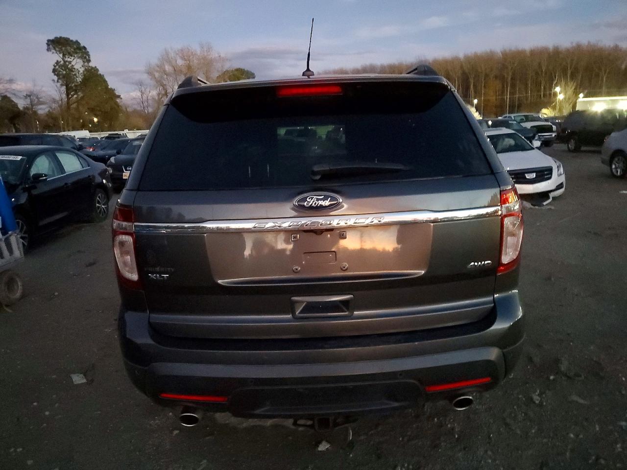 2015 FORD EXPLORER XLT photo 6