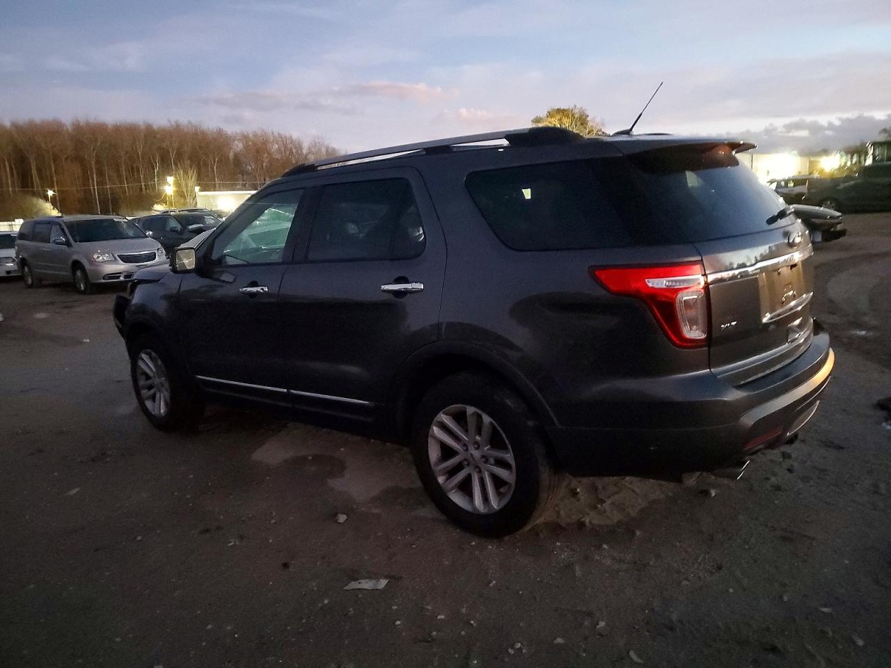 2015 FORD EXPLORER XLT photo 2