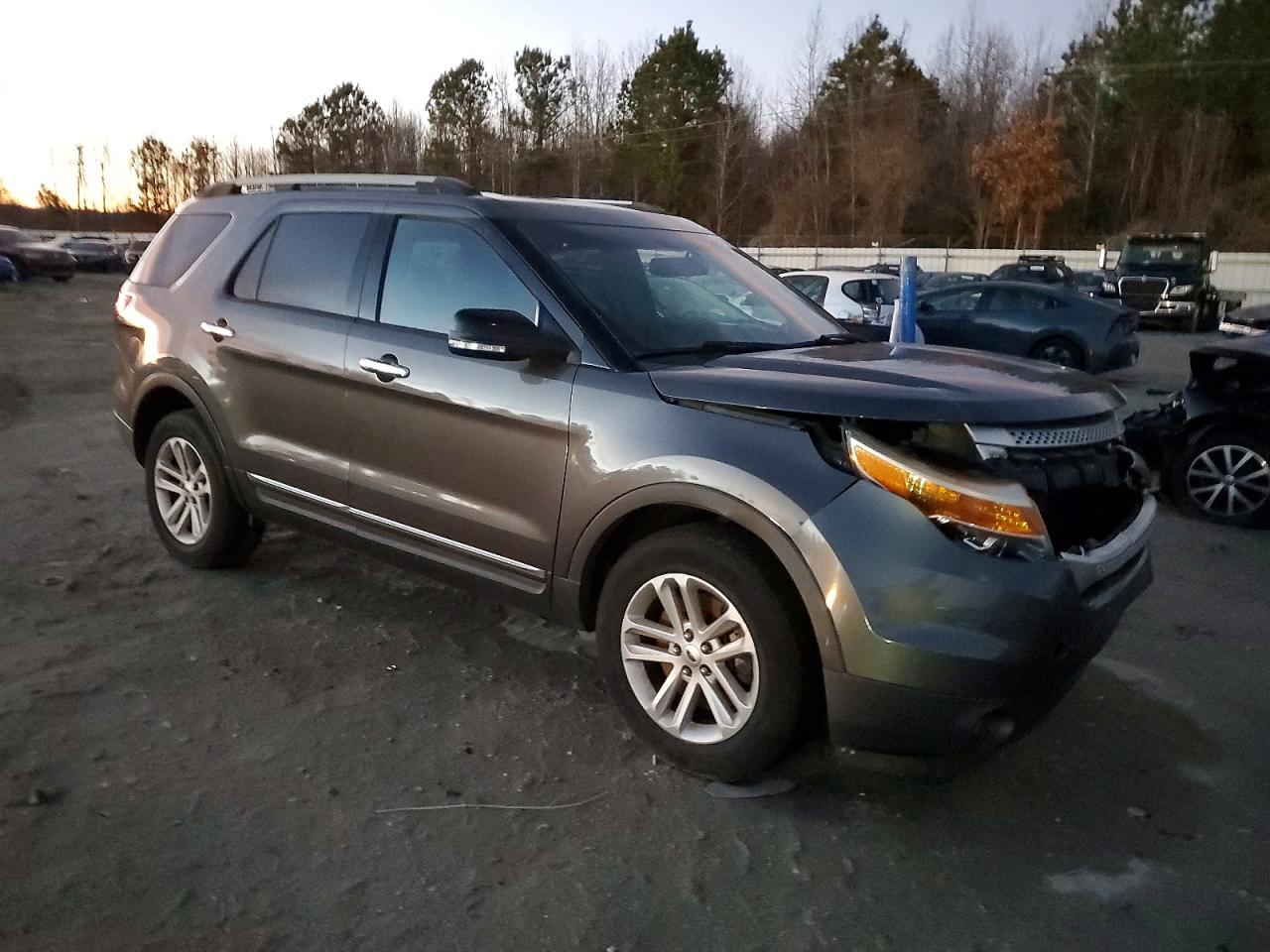 2015 FORD EXPLORER XLT photo 4