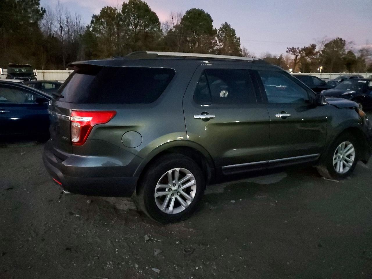 2015 FORD EXPLORER XLT photo 3