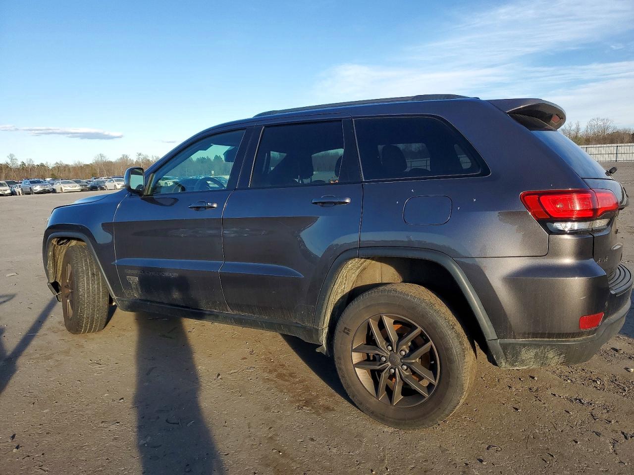 2016 JEEP GRAND CHEROKEE LAREDO photo 2