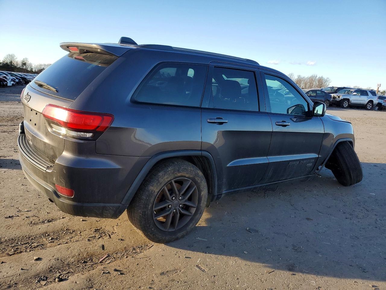 2016 JEEP GRAND CHEROKEE LAREDO photo 3