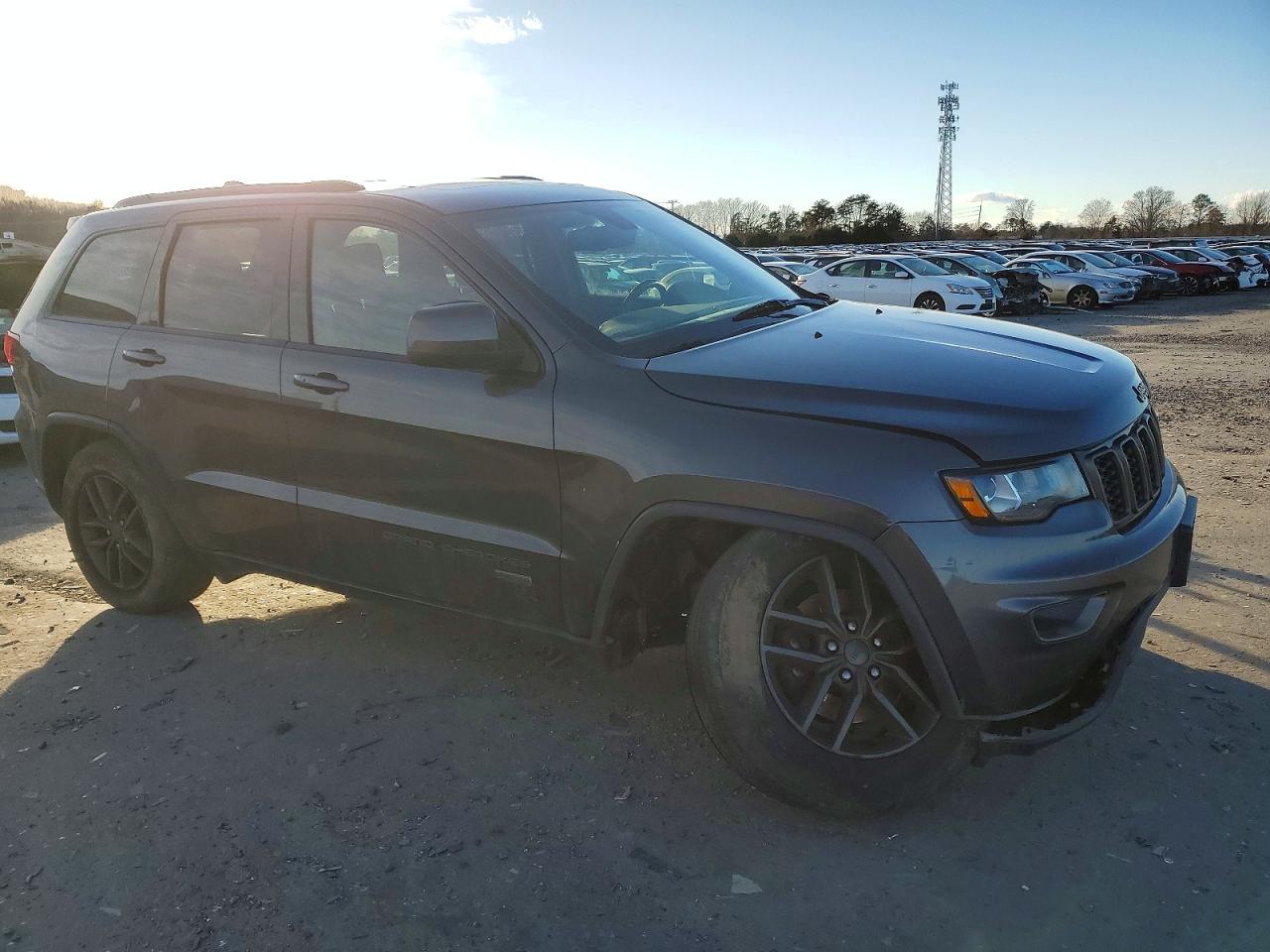2016 JEEP GRAND CHEROKEE LAREDO photo 4