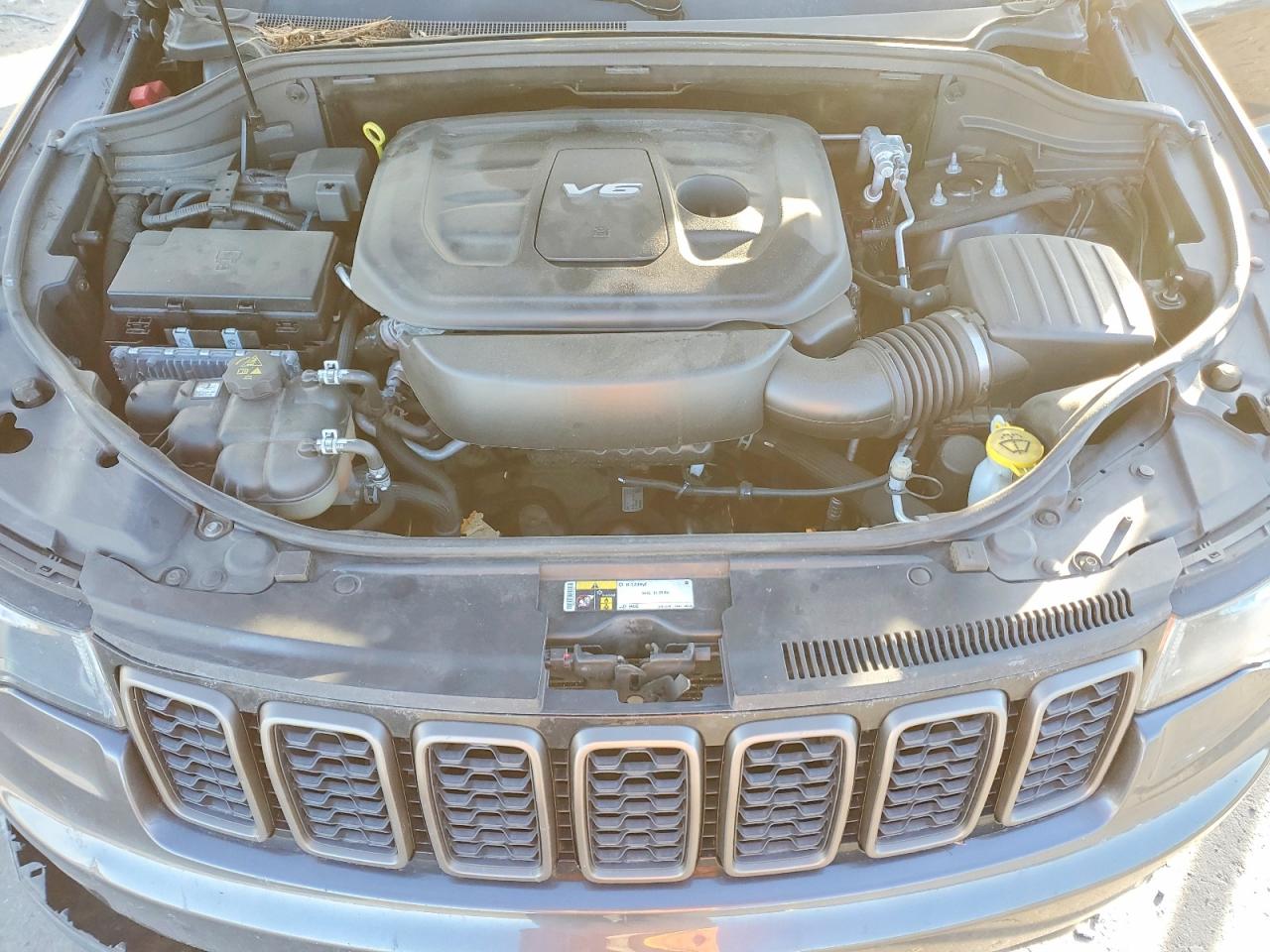 2016 JEEP GRAND CHEROKEE LAREDO photo 12