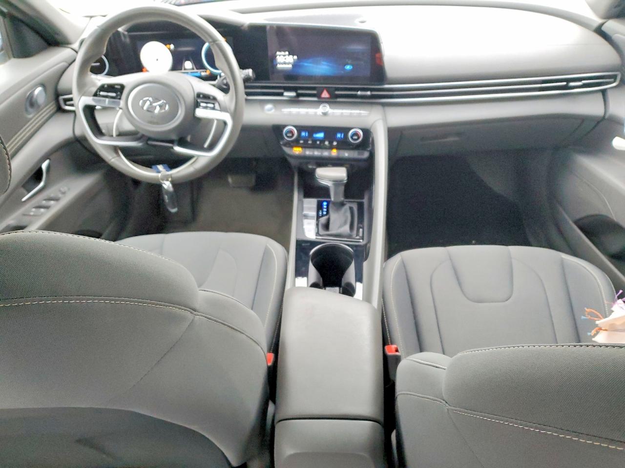 2023 HYUNDAI ELANTRA SEL photo 22