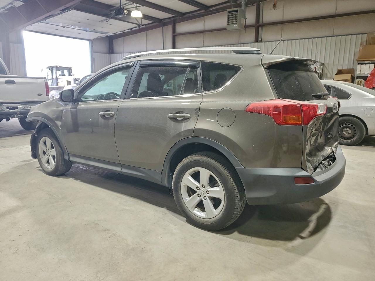 2014 TOYOTA RAV4 XLE photo 2