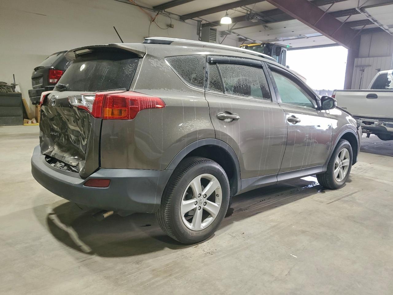 2014 TOYOTA RAV4 XLE photo 3