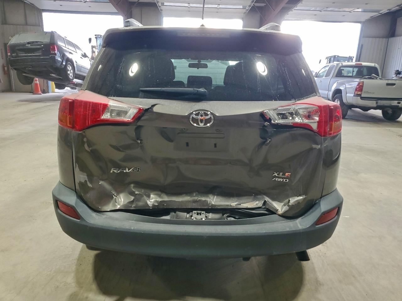 2014 TOYOTA RAV4 XLE photo 6