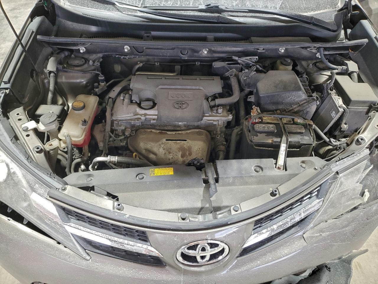 2014 TOYOTA RAV4 XLE photo 12