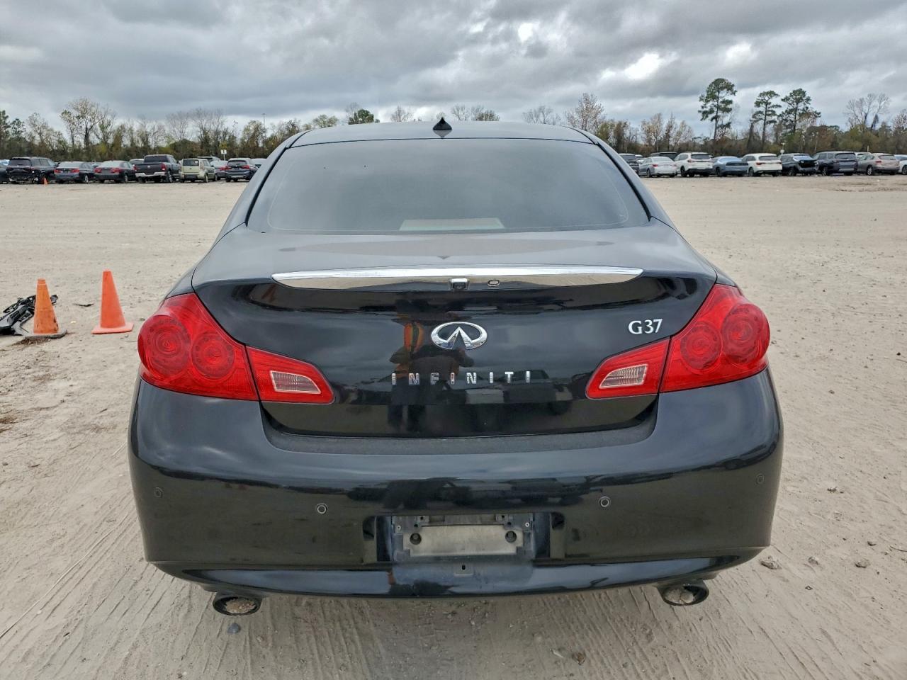 2012 INFINITI G37 BASE photo 6
