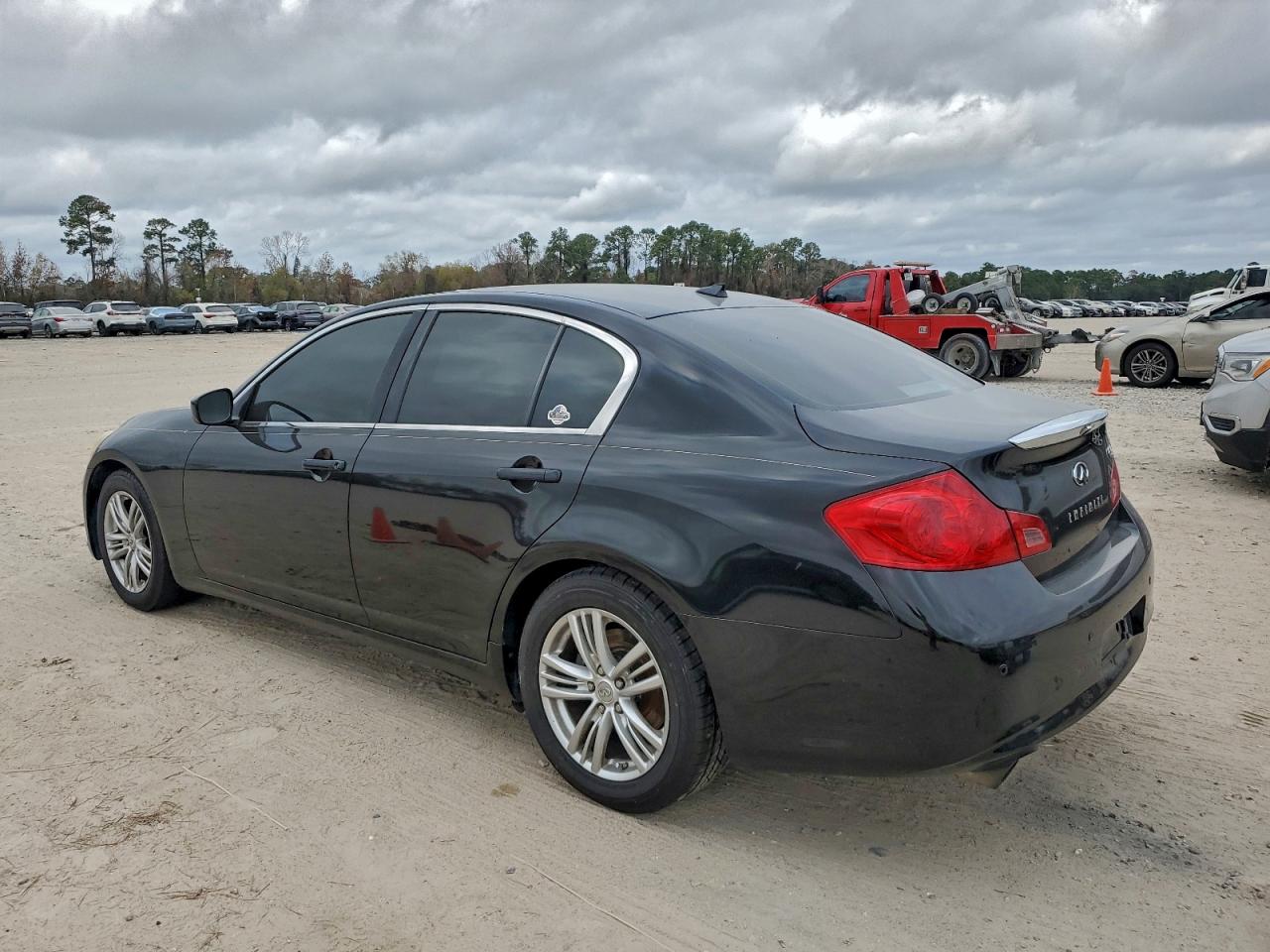 2012 INFINITI G37 BASE photo 2