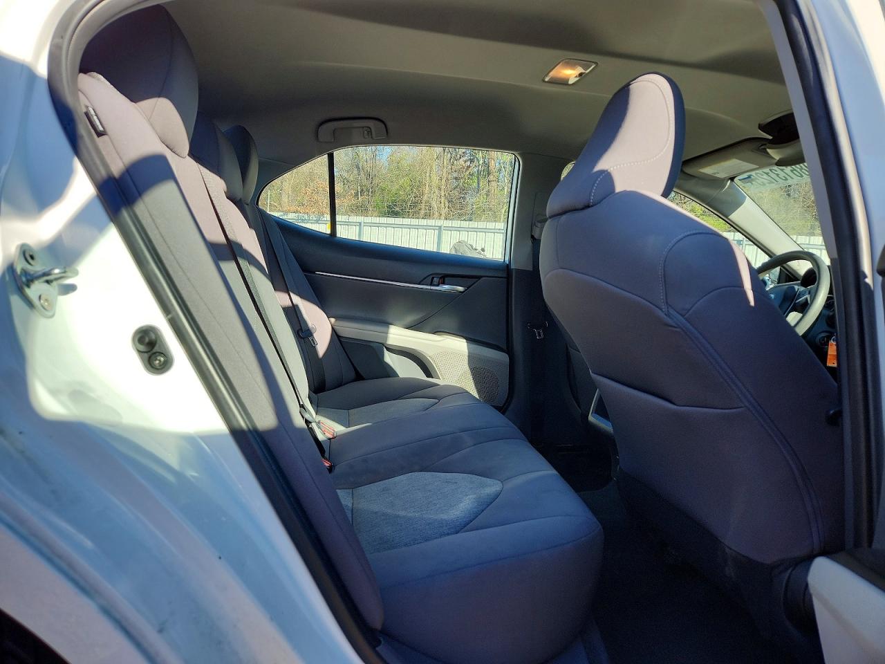 2022 TOYOTA CAMRY LE photo 10