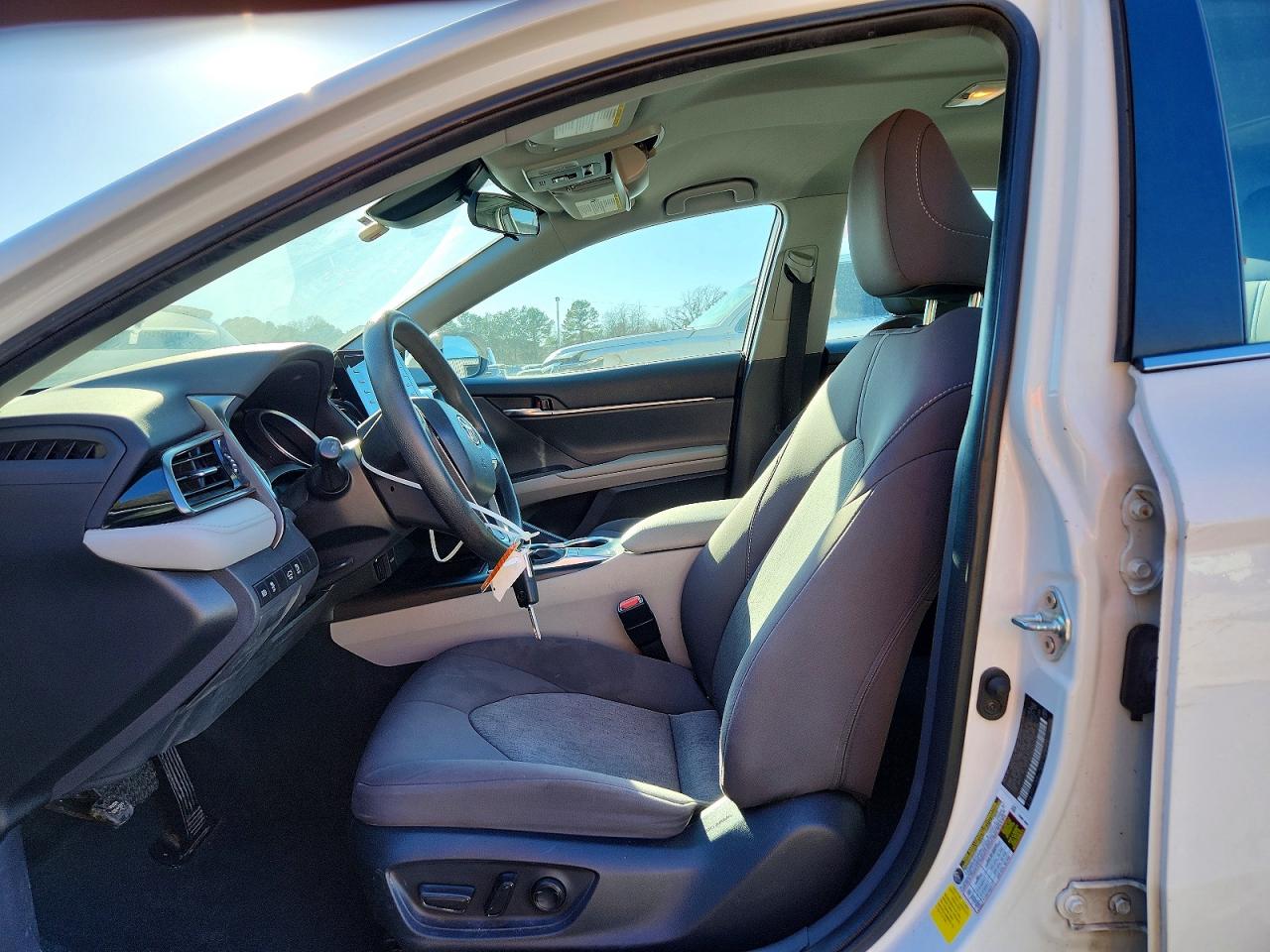 2022 TOYOTA CAMRY LE photo 7