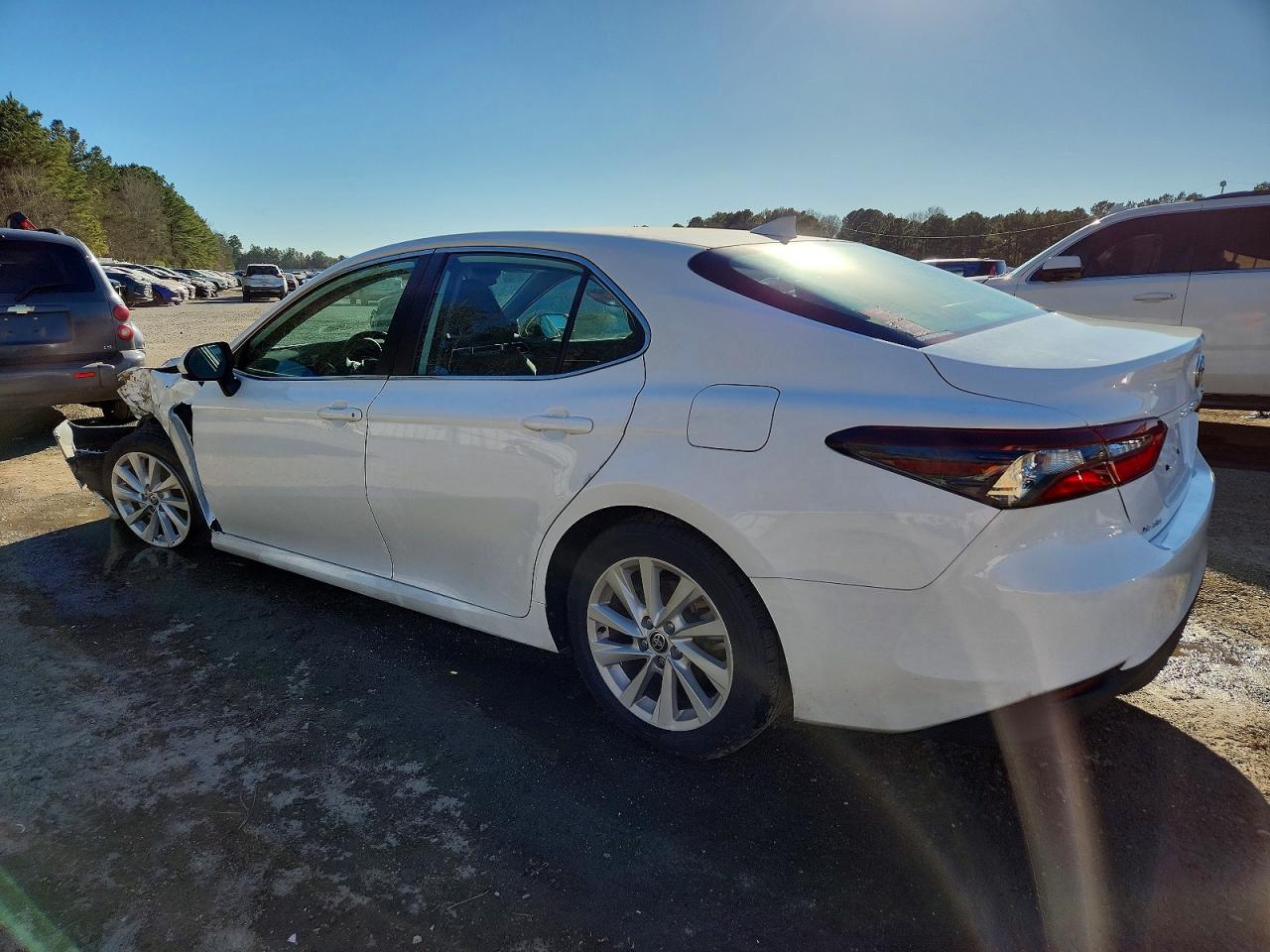 2022 TOYOTA CAMRY LE photo 2