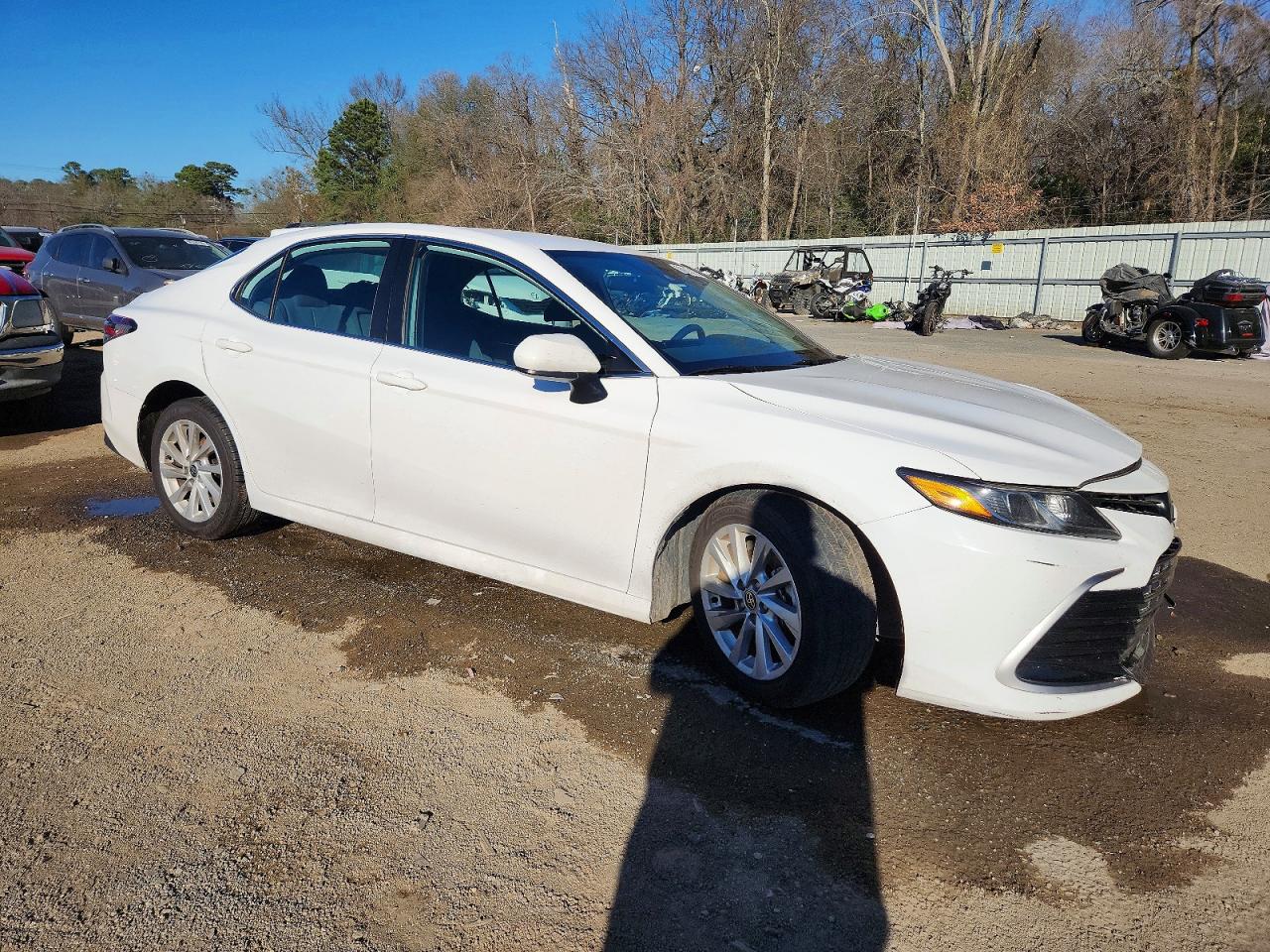 2022 TOYOTA CAMRY LE photo 4