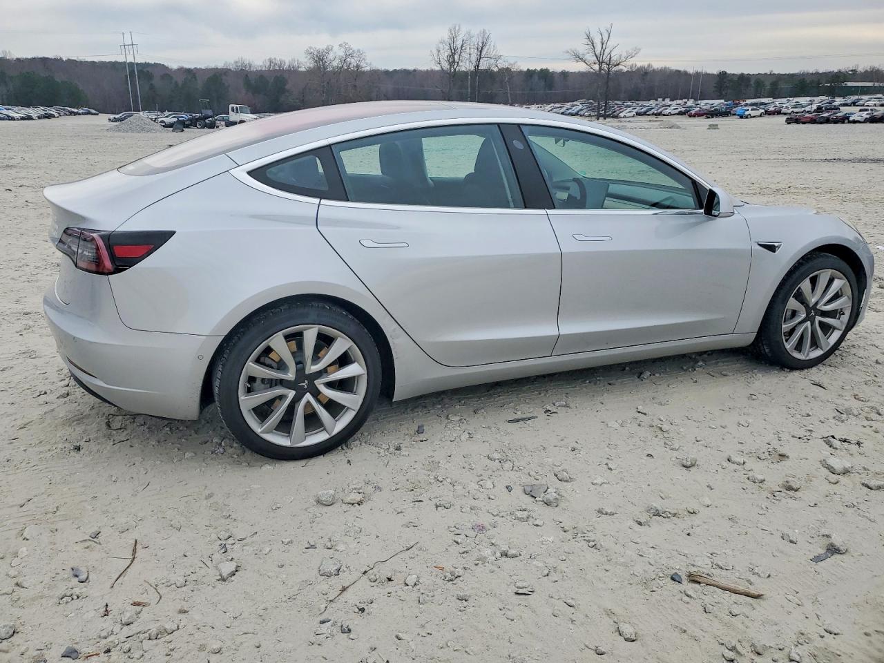 2018 TESLA MODEL 3 photo 3