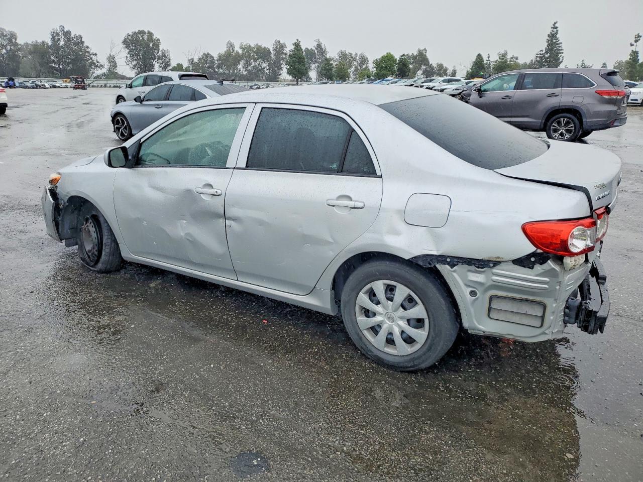 2013 TOYOTA COROLLA BASE photo 3