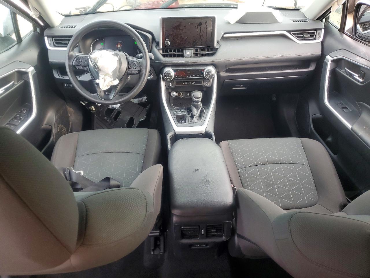 2024 TOYOTA RAV4 XLE photo 8