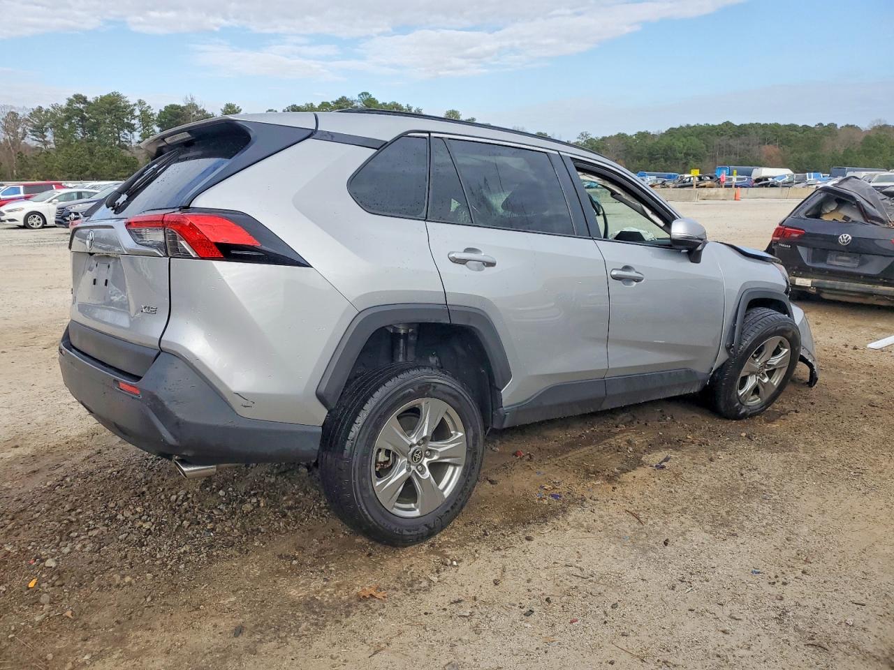 2024 TOYOTA RAV4 XLE photo 3
