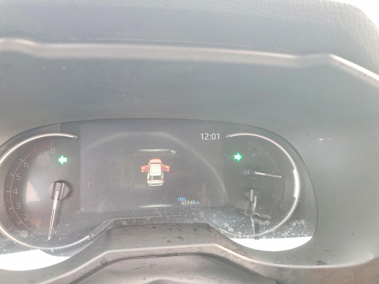 2024 TOYOTA RAV4 XLE photo 9