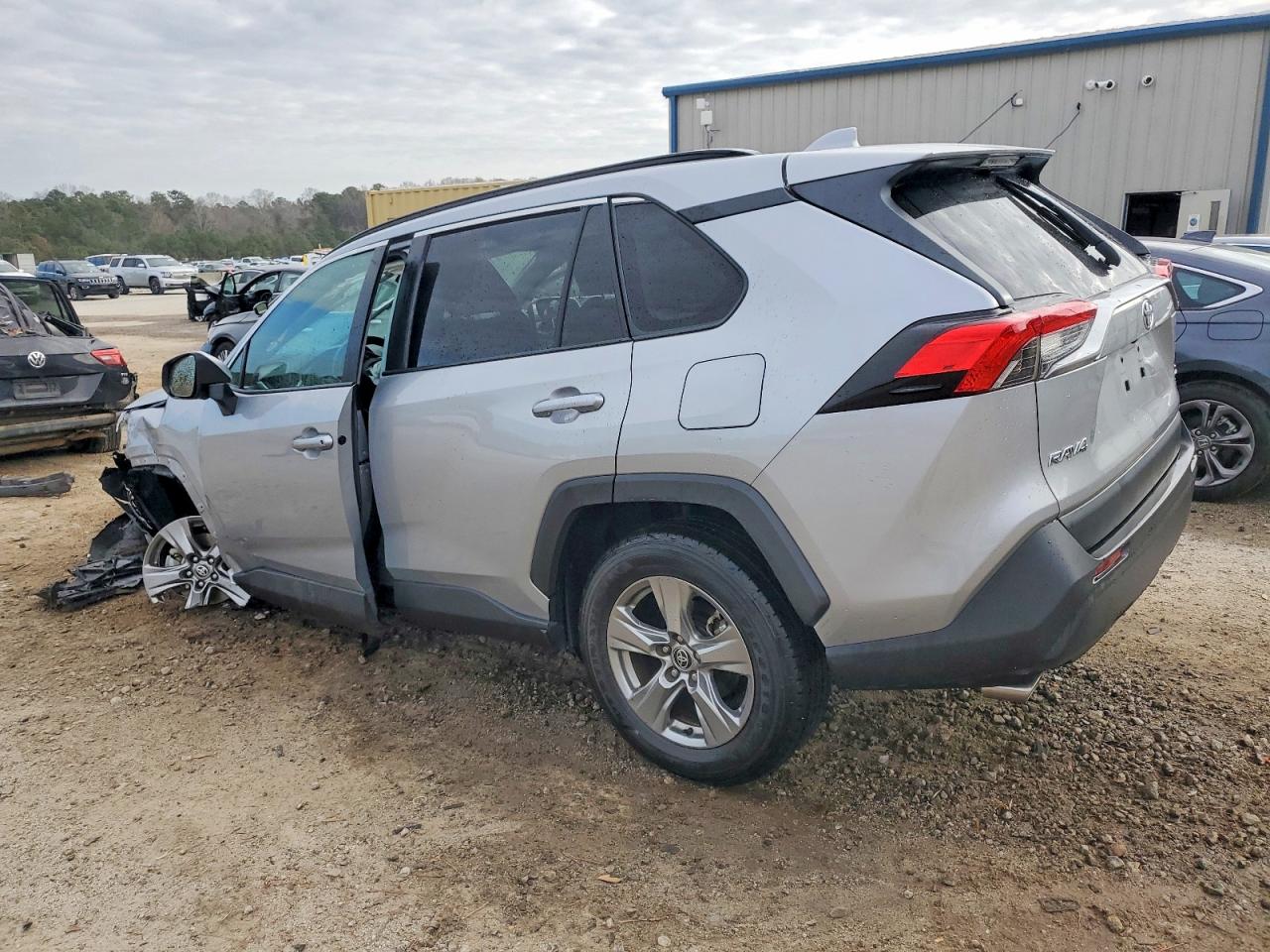 2024 TOYOTA RAV4 XLE photo 2