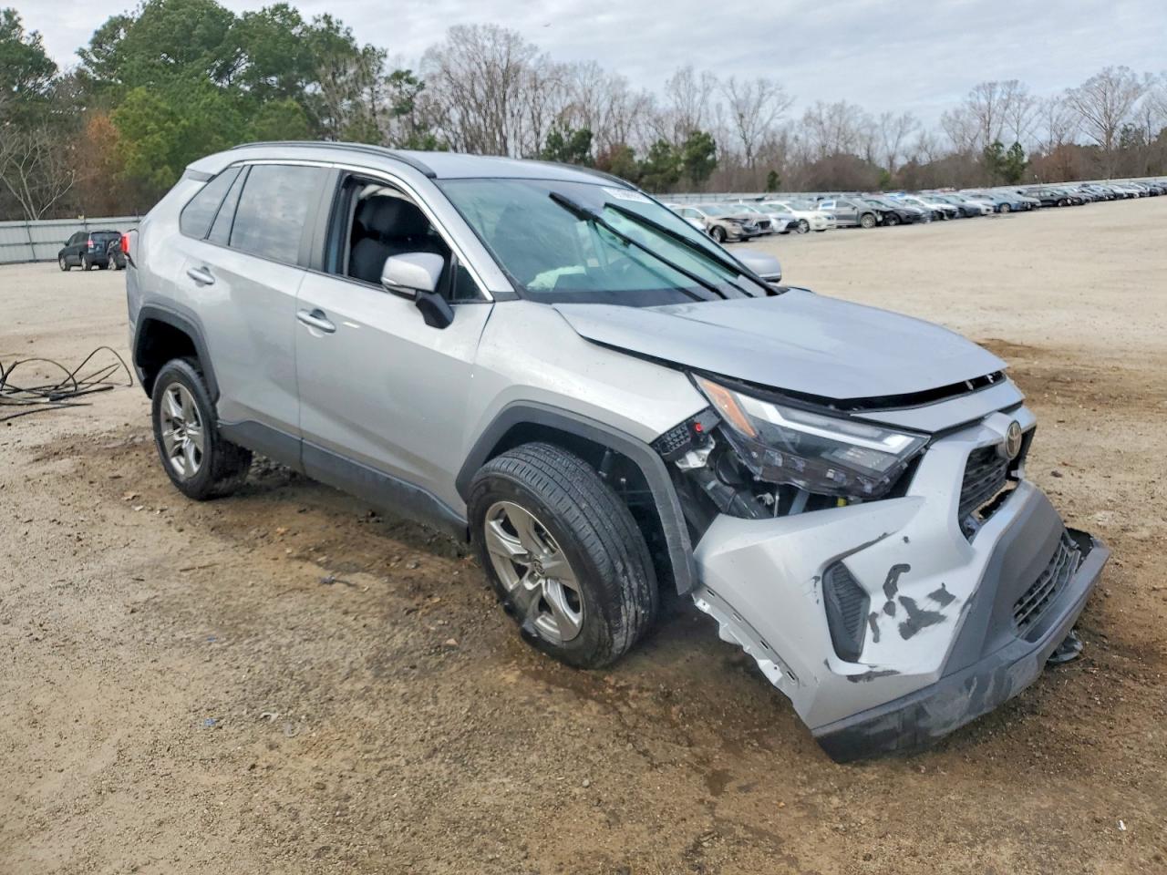 2024 TOYOTA RAV4 XLE photo 4