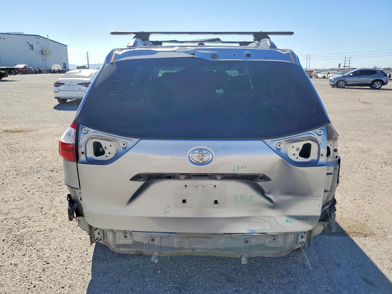 2015 TOYOTA SIENNA XLE photo 6