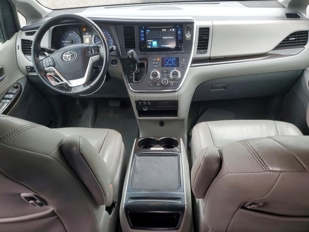 2015 TOYOTA SIENNA XLE photo 8