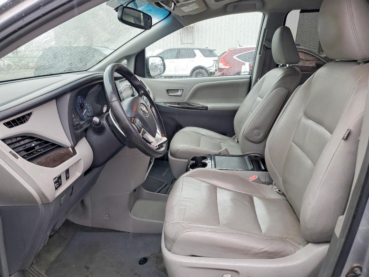 2015 TOYOTA SIENNA XLE photo 7
