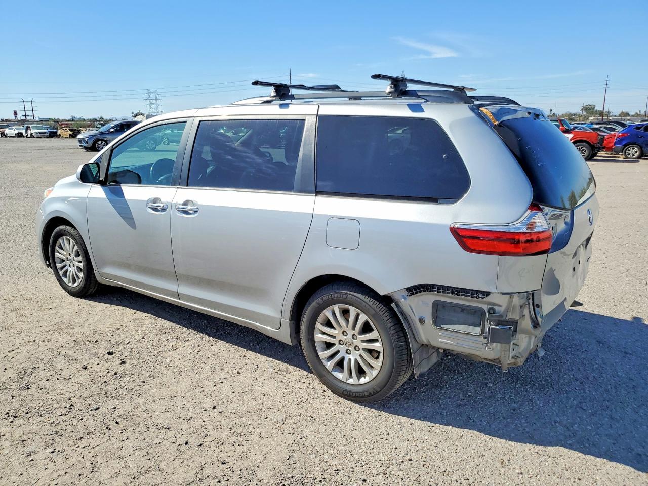 2015 TOYOTA SIENNA XLE photo 2