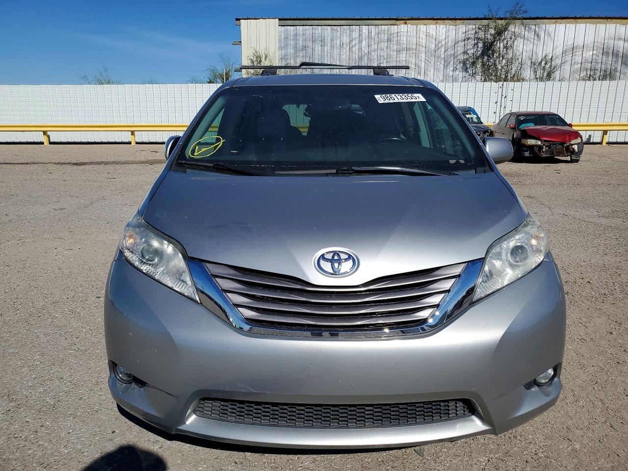 2015 TOYOTA SIENNA XLE photo 5