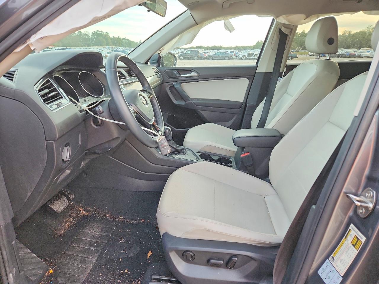 2020 VOLKSWAGEN TIGUAN SE photo 7