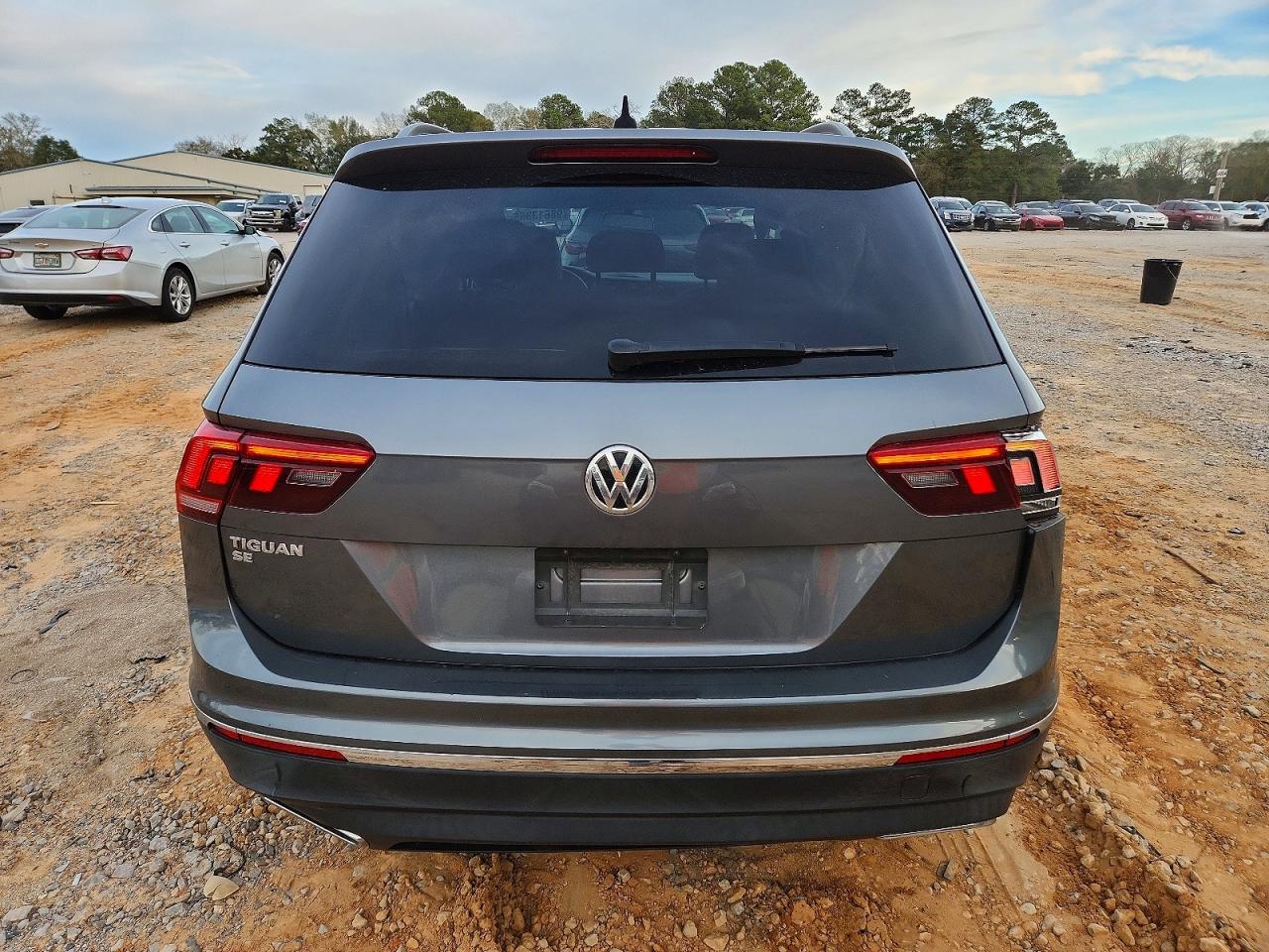 2020 VOLKSWAGEN TIGUAN SE photo 6
