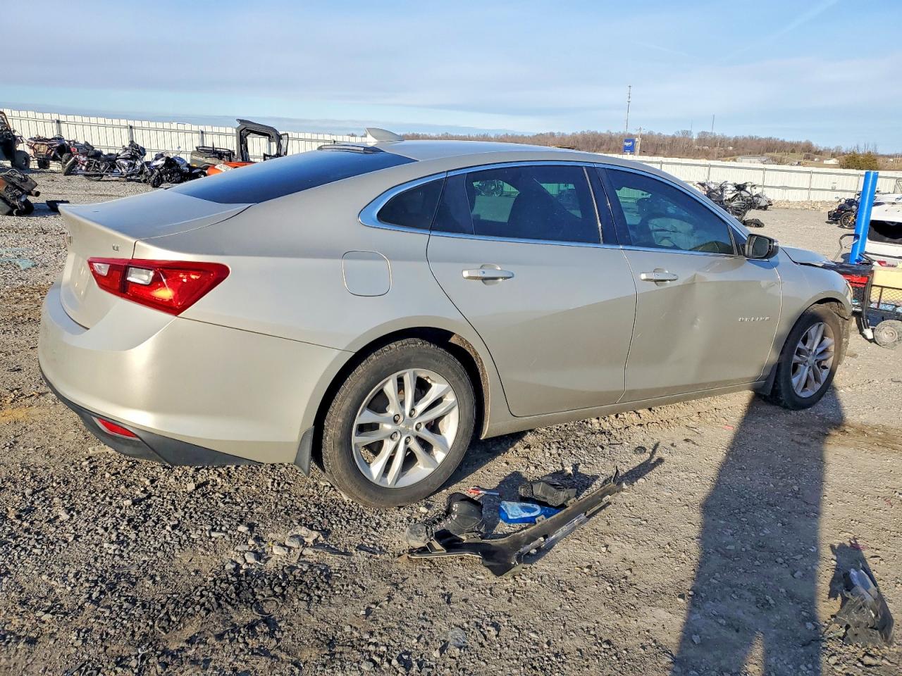 2016 CHEVROLET MALIBU LT photo 3