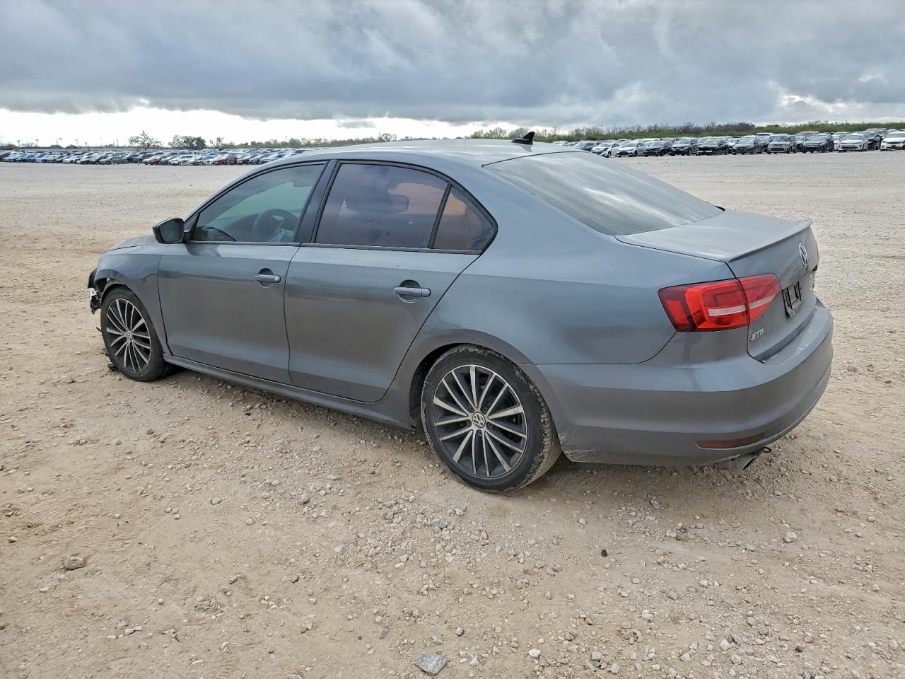 2015 VOLKSWAGEN JETTA SE photo 2