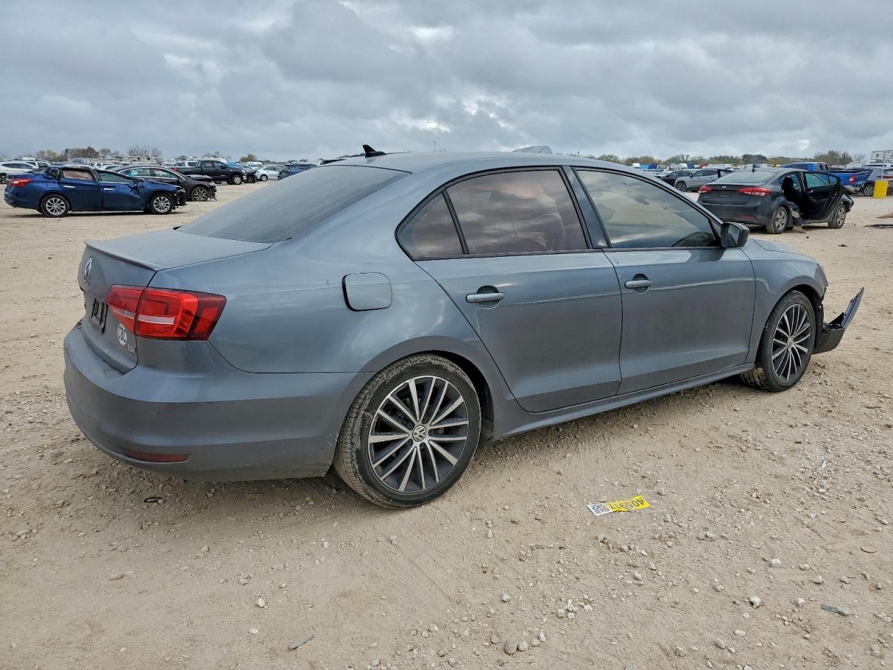 2015 VOLKSWAGEN JETTA SE photo 3